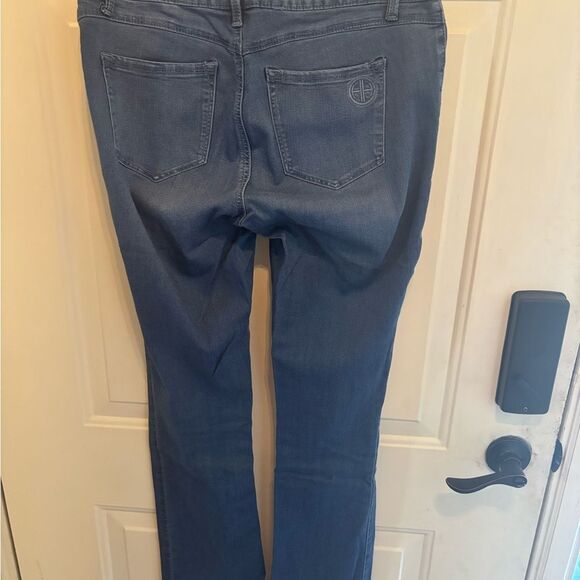 Hot in Hollywood Light Blue Straight Leg Jeans - Picture 3 of 7